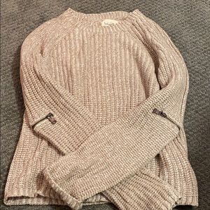 Sweater with zipper on elbows